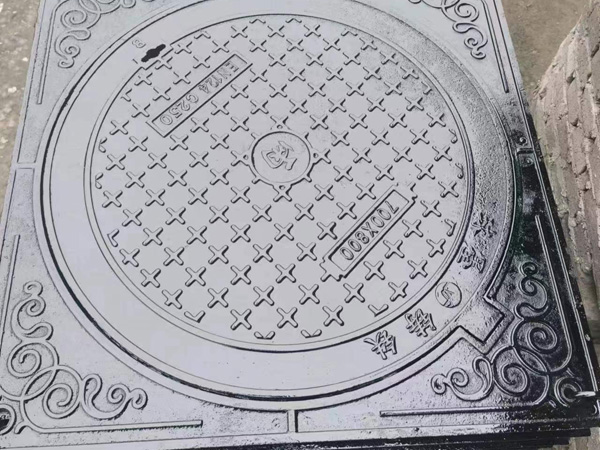铸铁井盖